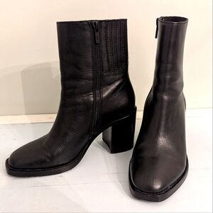Frye Pia Chelsea Short Black Leather Boot Size 6.5 Block Heel Zip Up